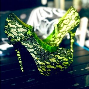 Women Heels green & black lace size 7